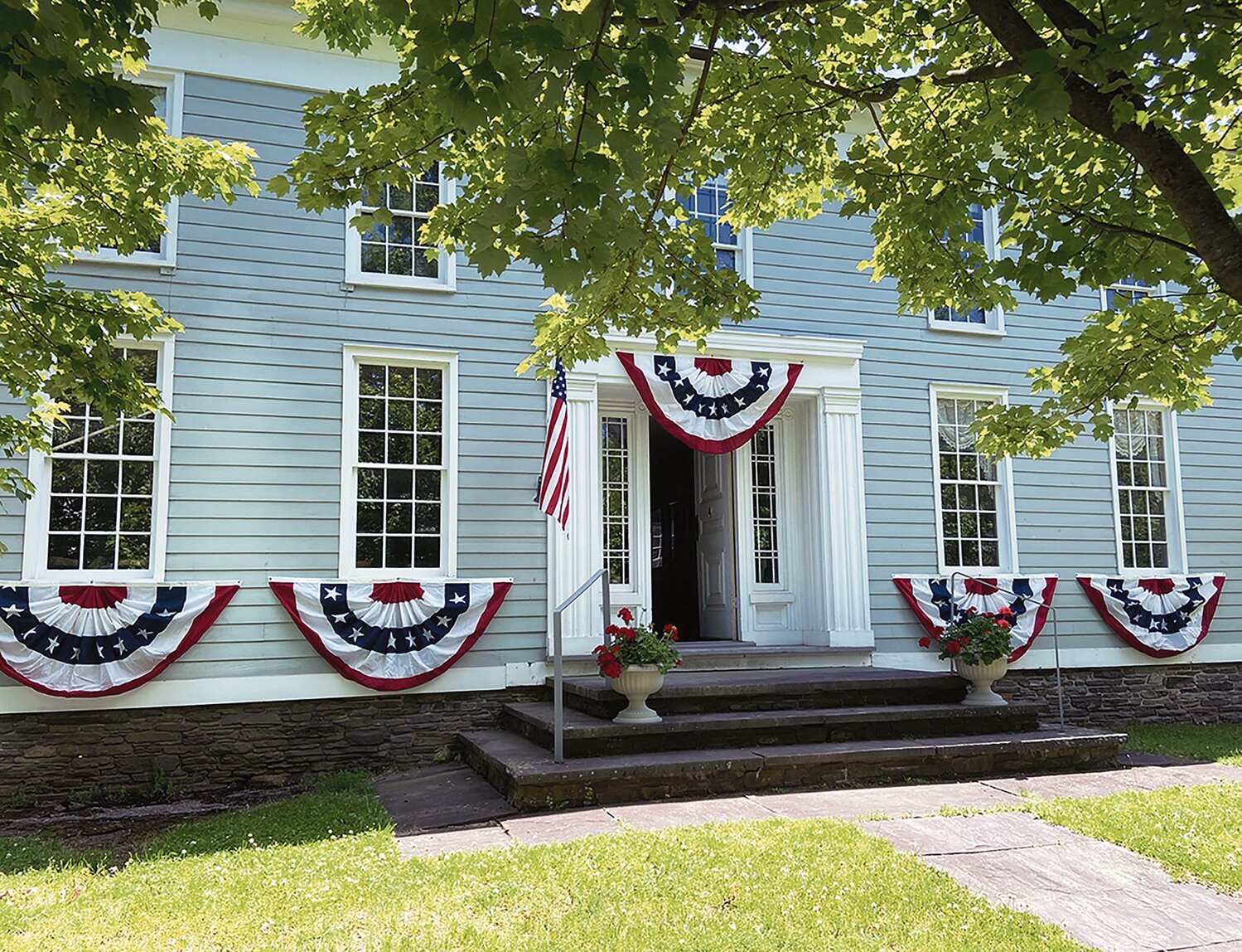 The Hunting Tavern Museum dressed for July Fourth.